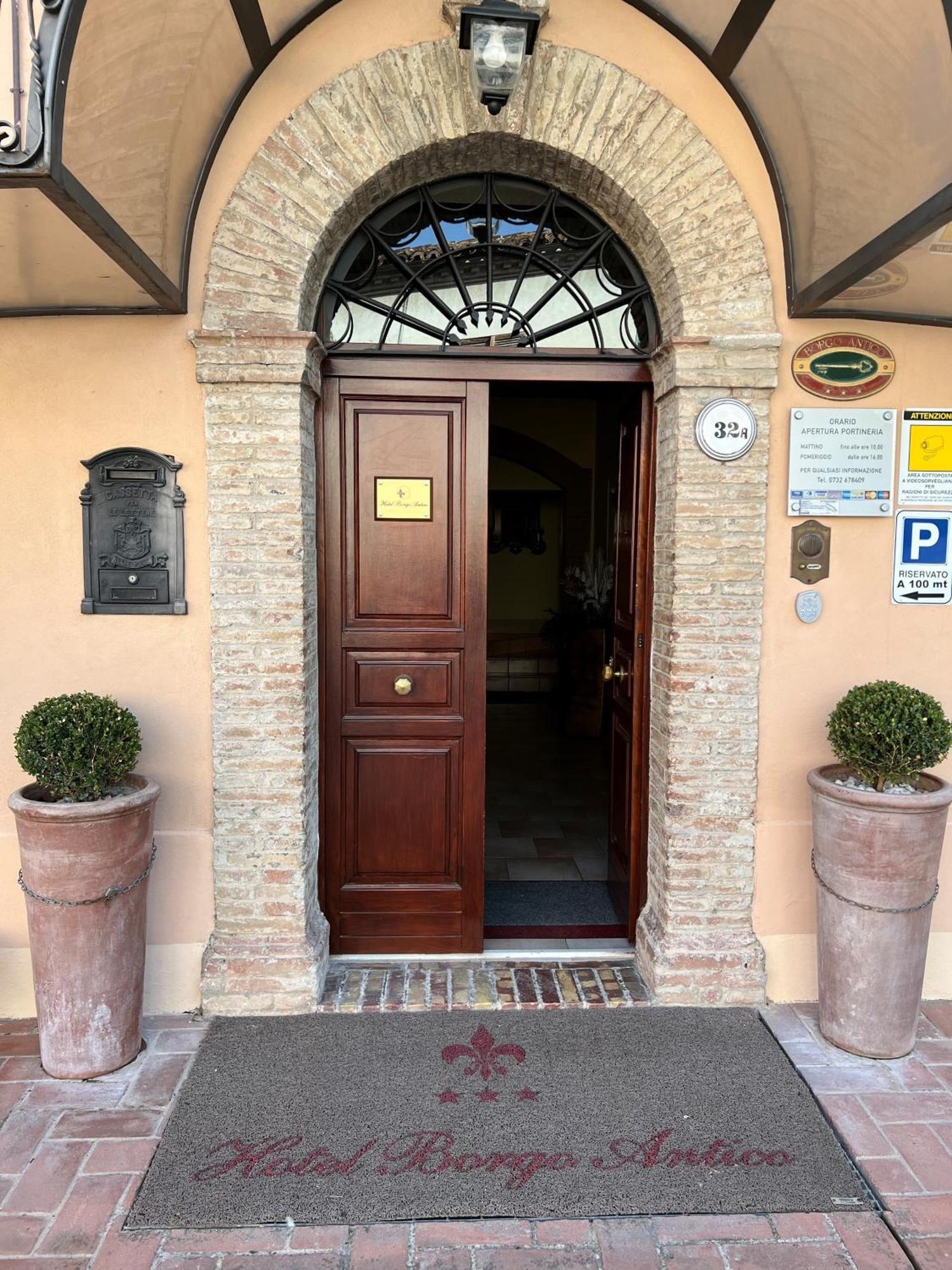 Hotel Borgo Antico Фабріано Екстер'єр фото